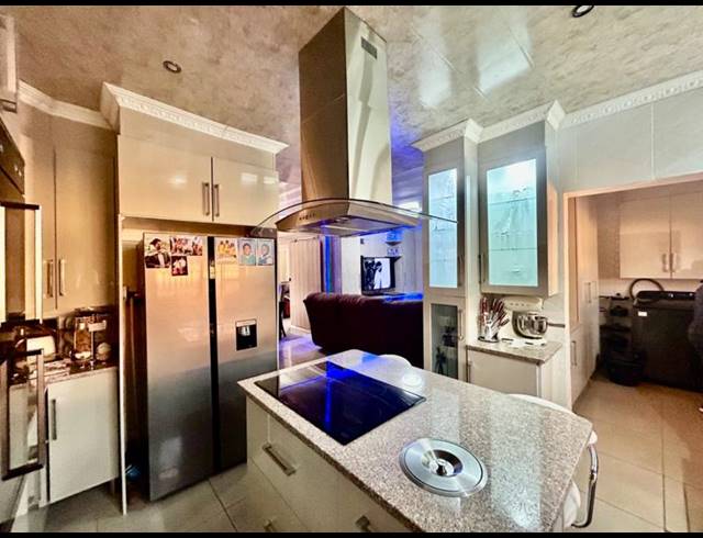 3 BEDROOM HOUSE FOR SALE IN VANDERBIJLPARK CE 2